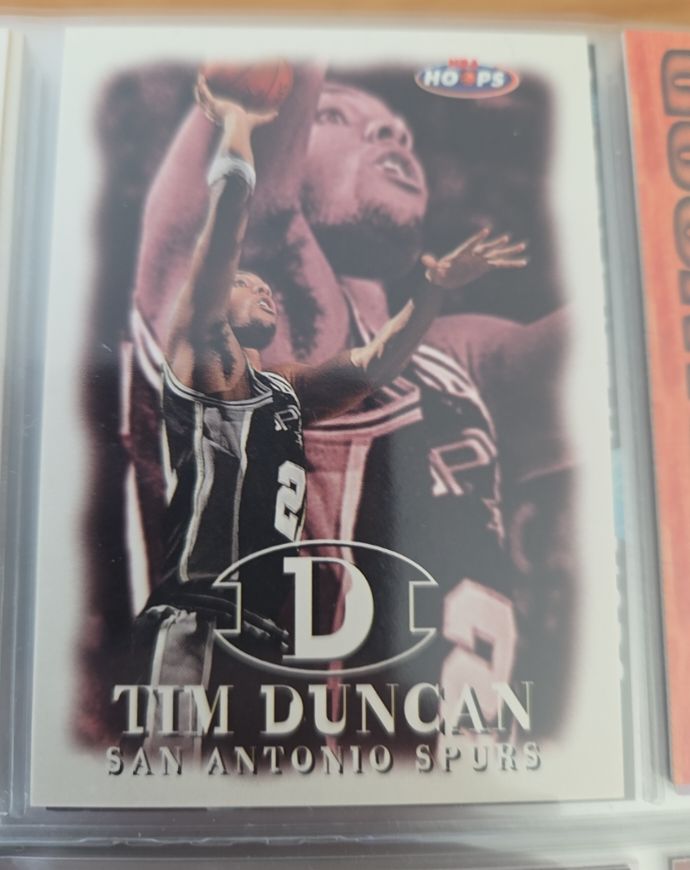 1998-99 NBA Hoops #50 Tim Duncan — front