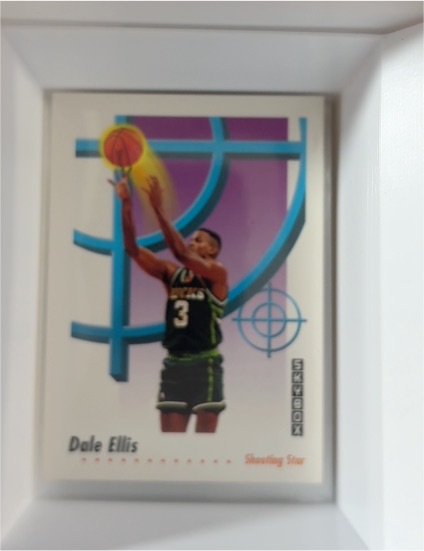 1991-92 Skybox #592 Dale Ellis Milwaukee Bucks — front