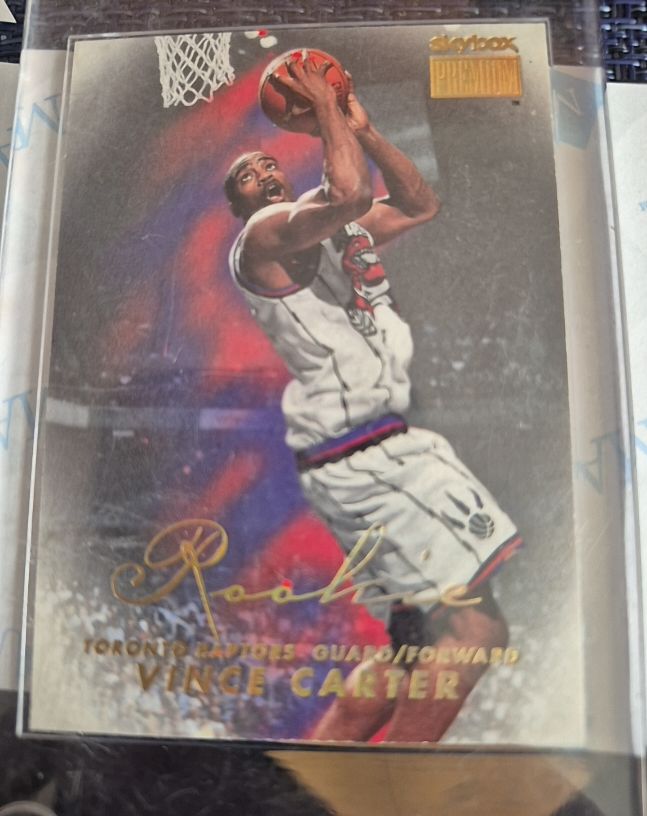 1998-99 Skybox Premium #234 Vince Carter Rookie Card — front