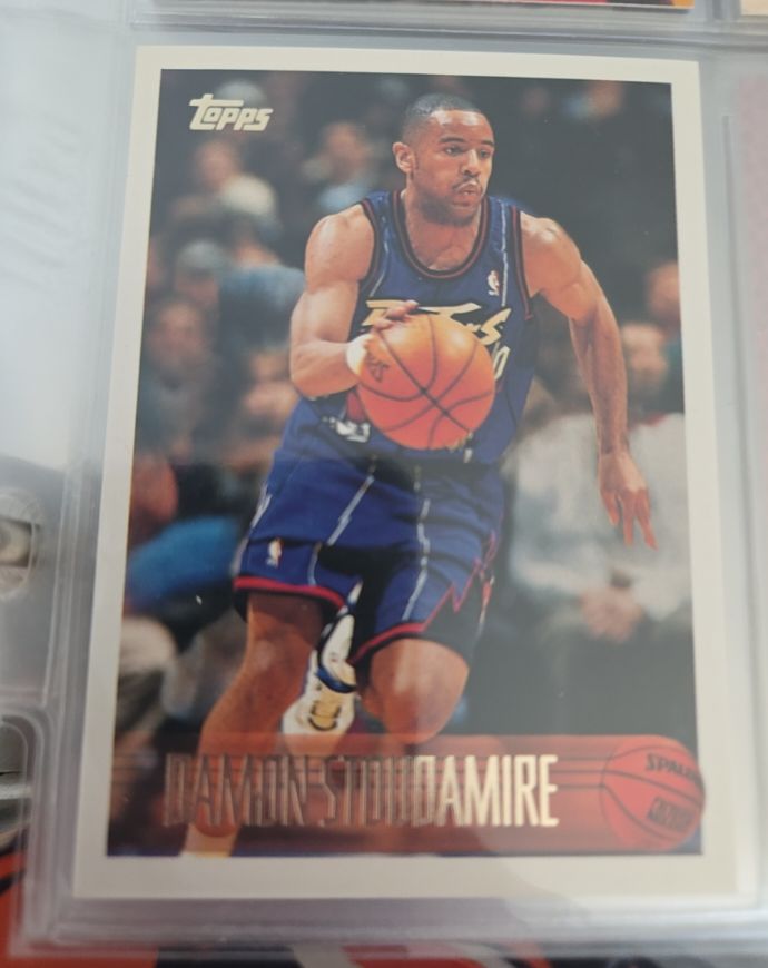 1996-97 Topps #20 Damon Stoudamire — front