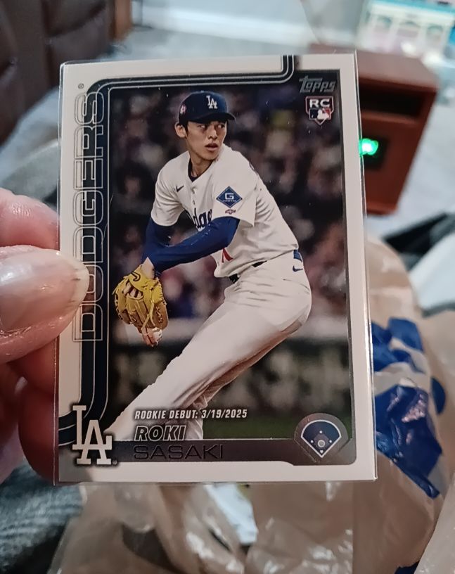 2025 Topps Update Series #US199 Roki Sasaki — front
