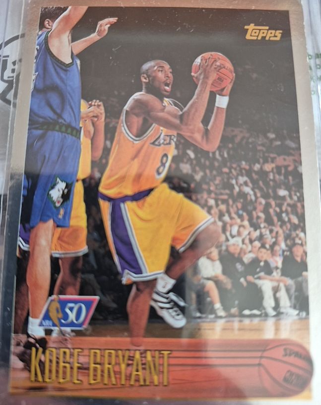 1996-97 Topps #138 Kobe Bryant Rookie Card — front