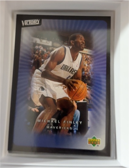 2003-04 Upper Deck Victory #17 Michael Finley — front