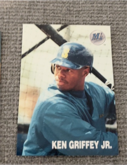 1991 Playball USA #91-32 Ken Griffey Jr. — front