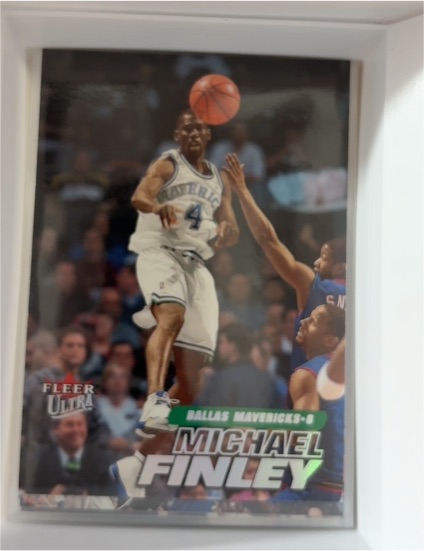 2000-01 Fleer Ultra #22 Michael Finley — front