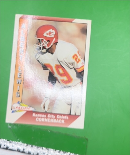 1991 Pacific #209 Albert Lewis — front