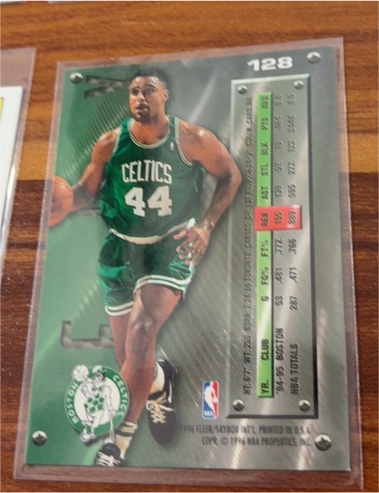 1994 Fleer #128 Robert Parish — front