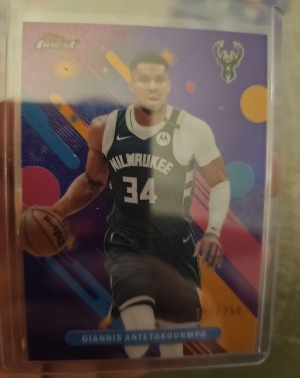 2025-26 Topps Finest #43 Giannis Antetokounmpo — front