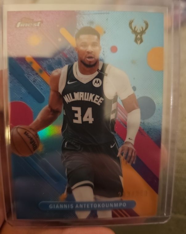 2025-26 Topps Finest #43 Giannis Antetokounmpo — front