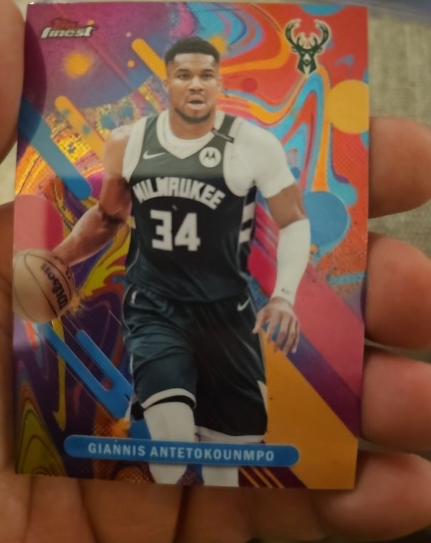 2025-26 Topps Finest #43 Giannis Antetokounmpo — front