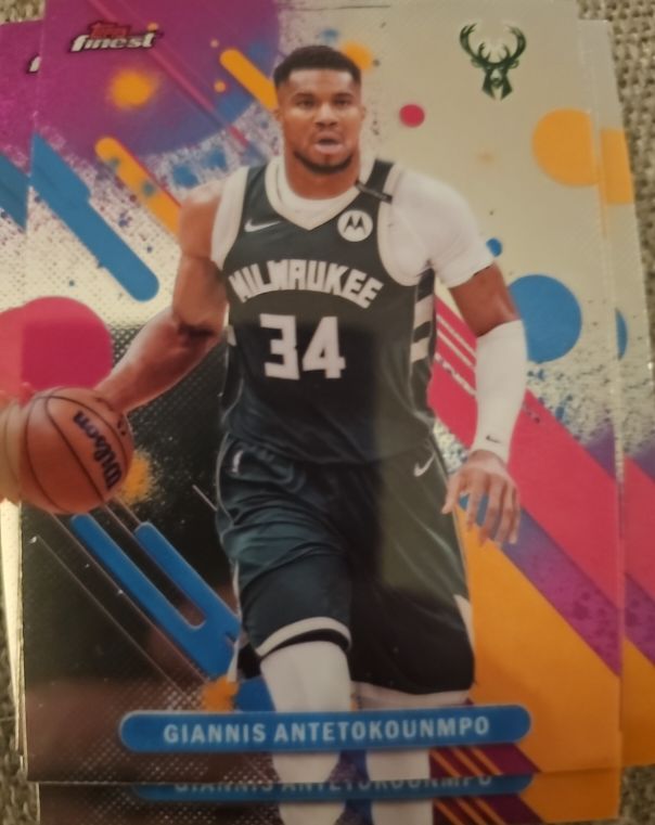 2025-26 Topps Finest #43 Giannis Antetokounmpo — front