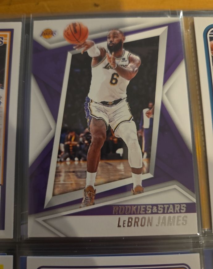 2022-23 Panini Chronicles Rookies and Stars #616 LeBron James — front
