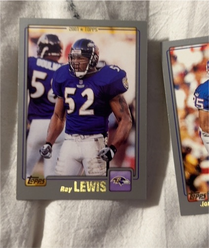 2001 Topps #50 Ray Lewis — front