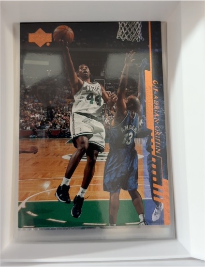 2000-01 Upper Deck #12 Adrian Griffin — front