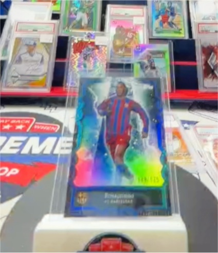 2024 Topps Chrome #186 Ronaldinho Barcelona FC — front