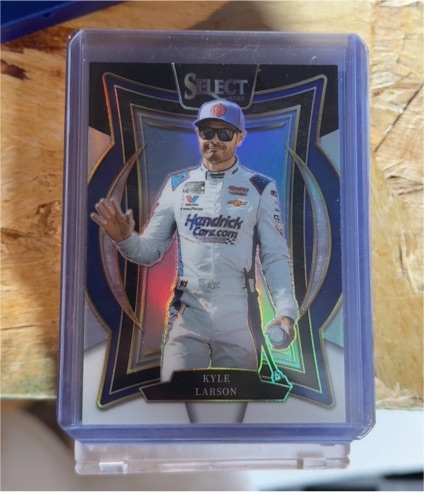 2025 Panini Select #7 Kyle Larson Grandstand Silver Prizm — front