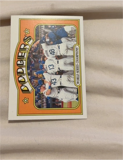 2021 Topps Heritage #1 Los Angeles Dodgers World Series Champions — front