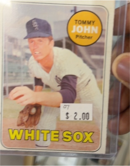 1969 Topps #465 Tommy John — front