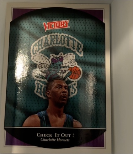 1999 Upper Deck Victory Check It Out! Dell Curry Charlotte Hornets — front