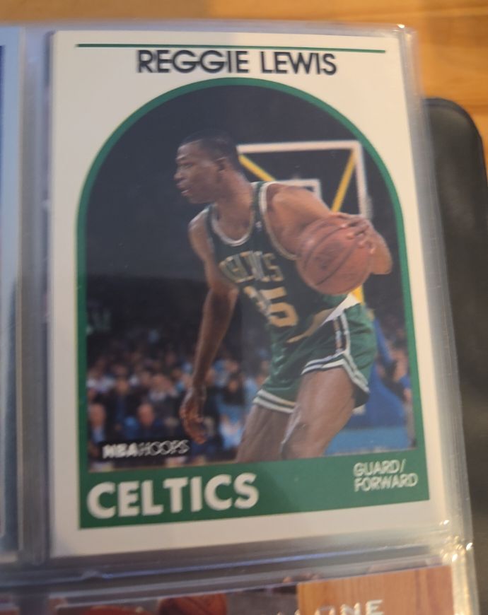 1989 NBA Hoops #17 Reggie Lewis — front