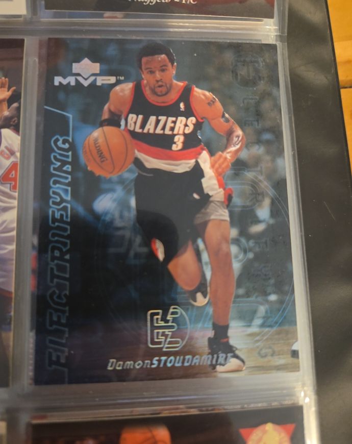 2000-01 Upper Deck MVP Electrifying #E3 Damon Stoudamire — front