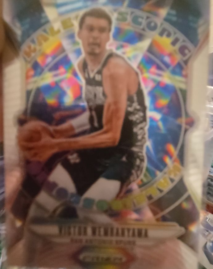 2024-25 Panini Prizm Kaleidoscopic #20 Victor Wembanyama — front
