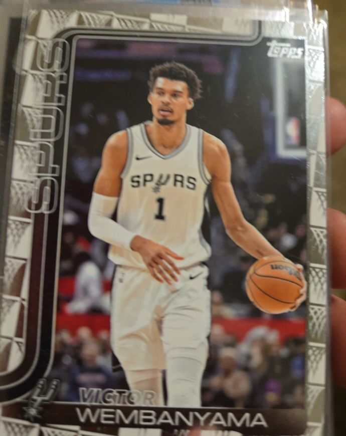 2025-26 Topps #195 Victor Wembanyama — front