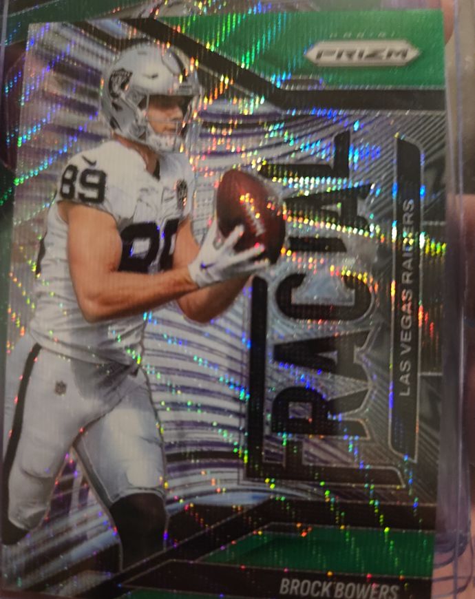 2025 Panini Prizm #6 Brock Bowers Fractal — front
