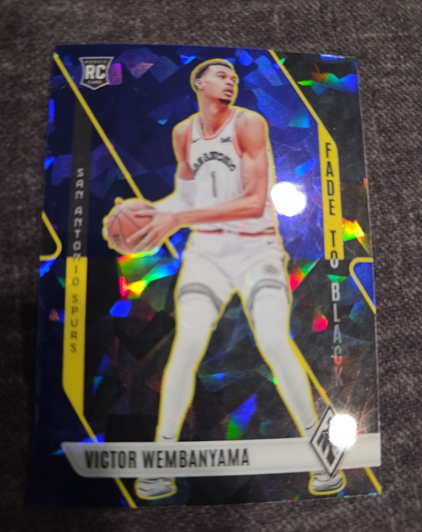 2023-24 Panini Phoenix #11 Victor Wembanyama — front