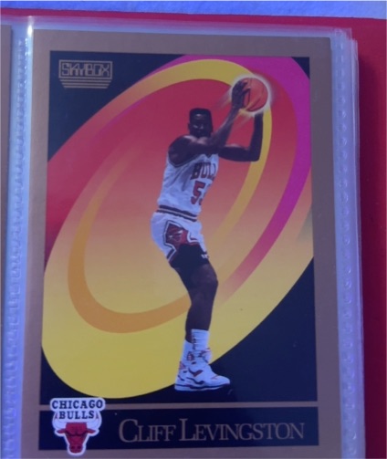 1990-91 SkyBox #372 Cliff Levingston — front