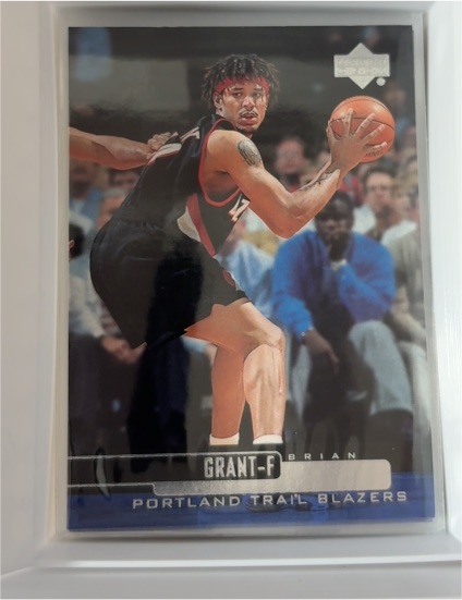 1999-00 Upper Deck #100 Brian Grant — front