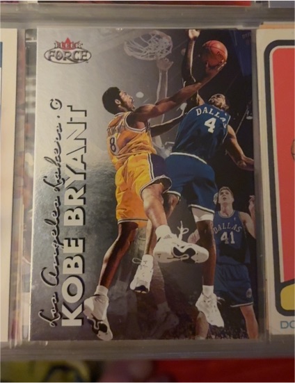 2000 Fleer Force #2 Kobe Bryant — front