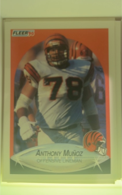 1990 Fleer #220 Anthony Munoz — front