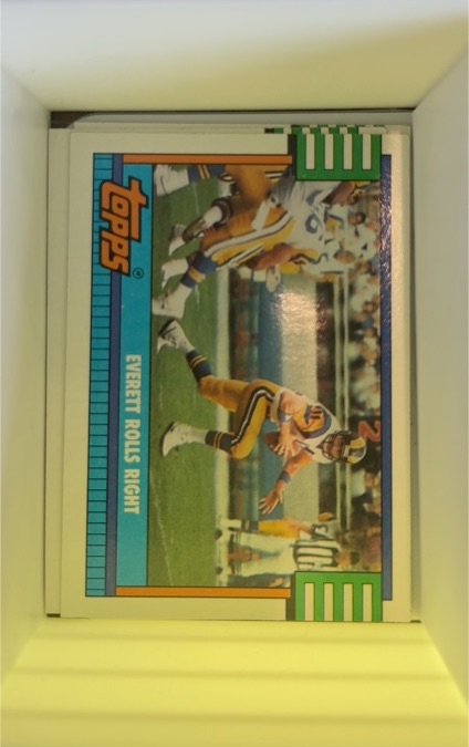 1990 Topps #523 Everett Rolls Right — front