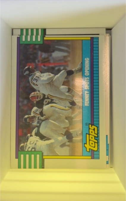 1990 Topps #528 Fenney Spots Opening Minnesota Vikings — front