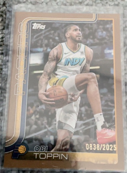2025-26 Topps #51 Obi Toppin Gold Parallel Indiana Pacers — front