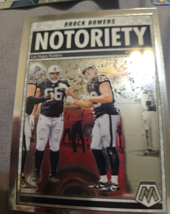 2025 Panini Mosaic #10 Brock Bowers Notoriety Insert — front
