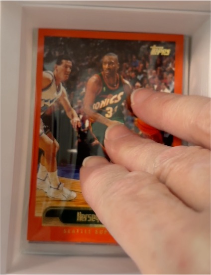 1999-00 Topps #80 Hersey Hawkins — front