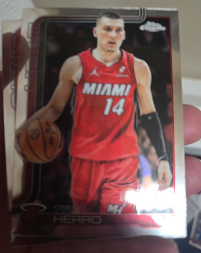 2025-26 Topps Chrome #188 Tyler Herro — front