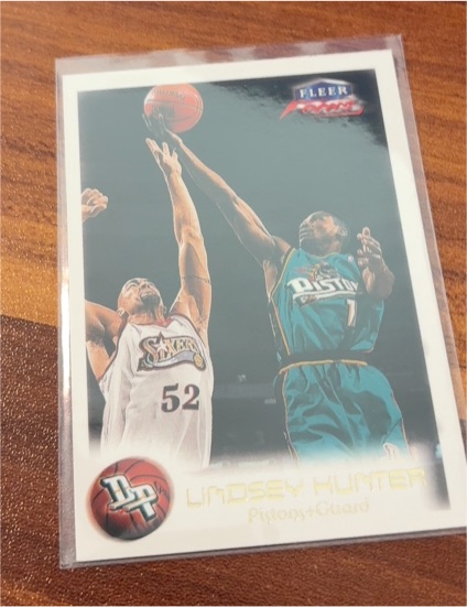 1999-00 Fleer Focus #8 Lindsey Hunter — front