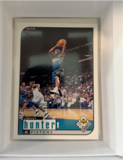 1998-99 Upper Deck UD Choice #42 Lindsey Hunter — front