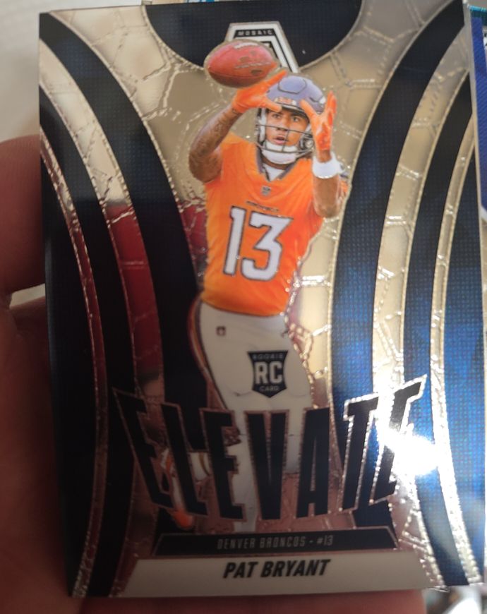 2025 Panini Mosaic #4 Pat Bryant Elevate — front
