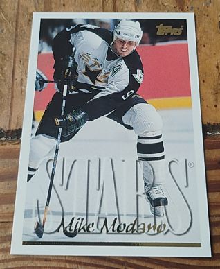 1995-96 Topps #80 Mike Modano Dallas Stars — front