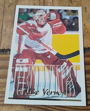 1995-96 Topps #160 Mike Vernon — front