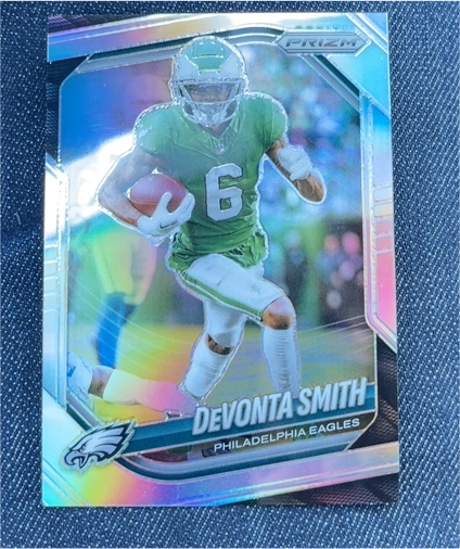 2025 Panini Prizm #70 DeVonta Smith — front