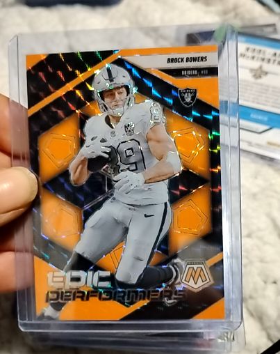 2025 Panini Mosaic Epic Performers #4 Brock Bowers Orange Fluorescent — front