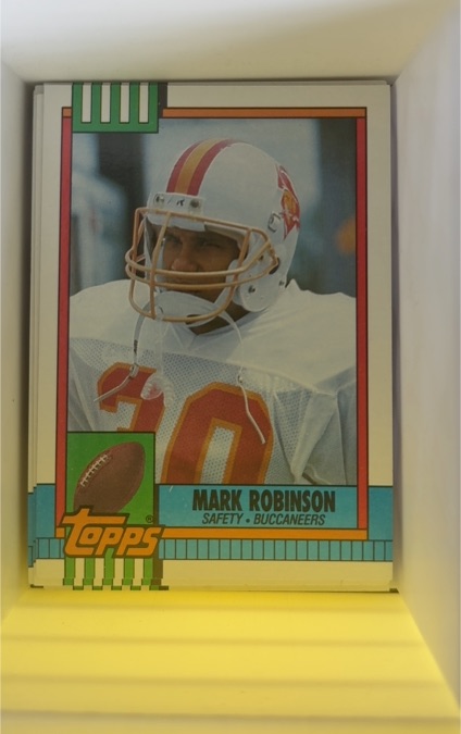 1990 Topps #402 Mark Robinson — front