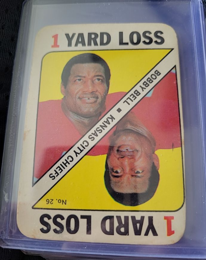 1971 Topps Football Game Insert #26 Bobby Bell — front