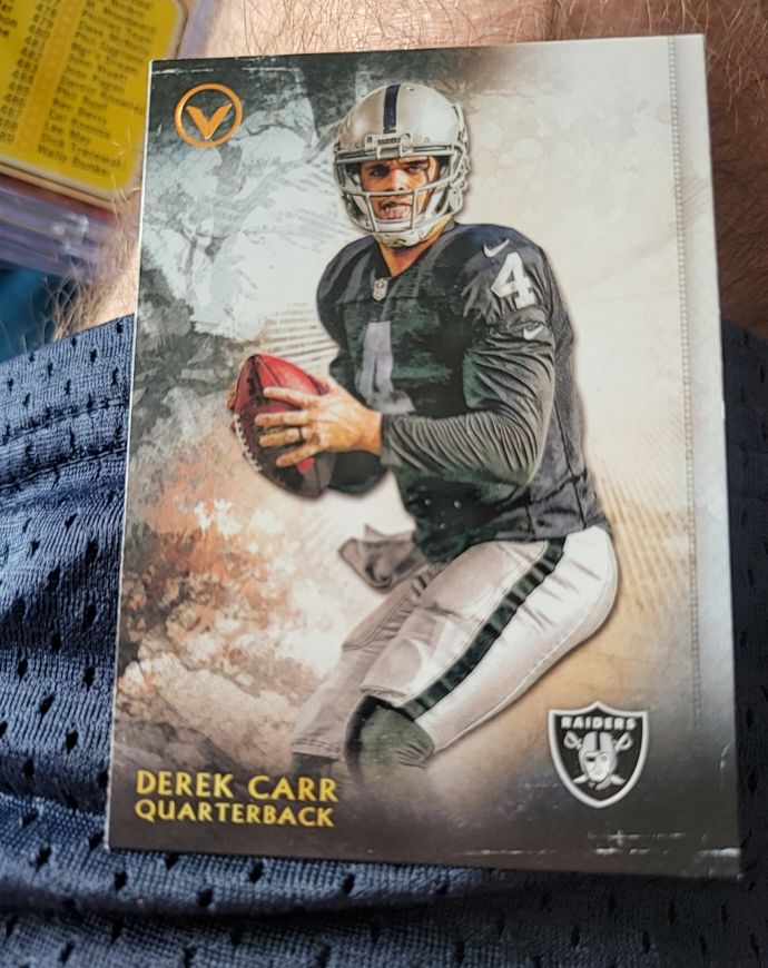 2015 Topps Valor #28 Derek Carr — front