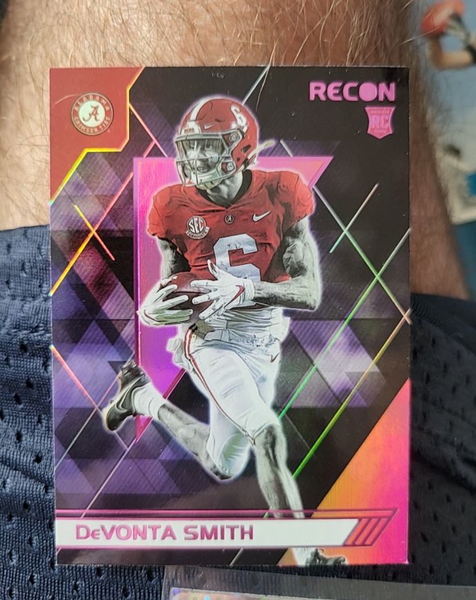 2021 Panini Chronicles Draft Picks Recon #137 DeVonta Smith — front